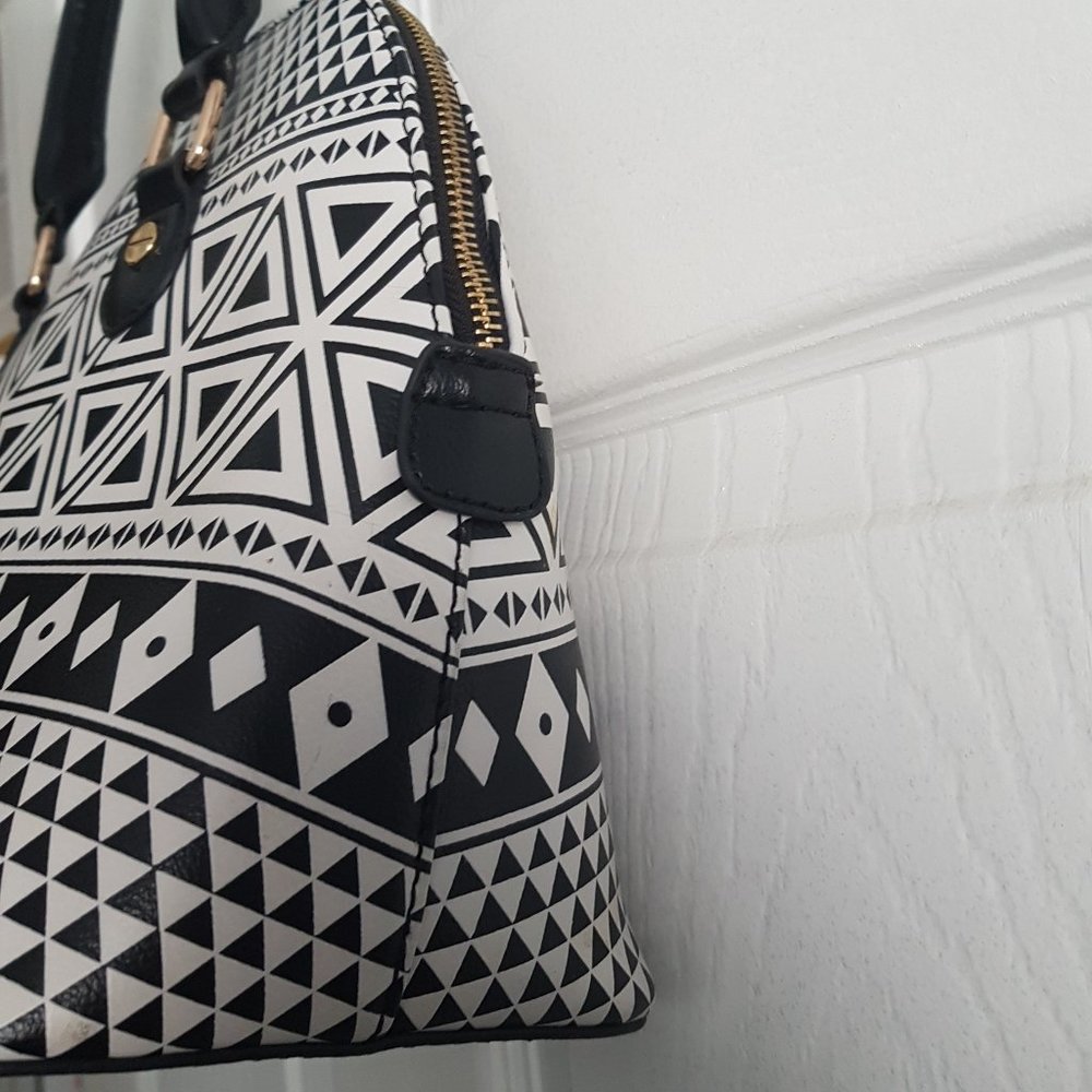 Call It Spring Triangle Print Handbag - Picture 3 of 15